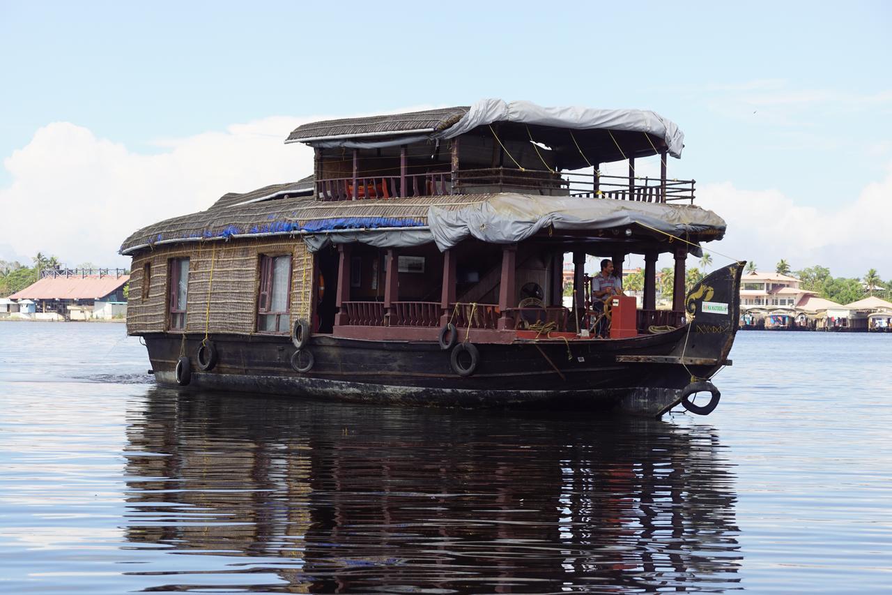 Soma Jyothi Houseboats Hotel Alappuzha Exterior photo